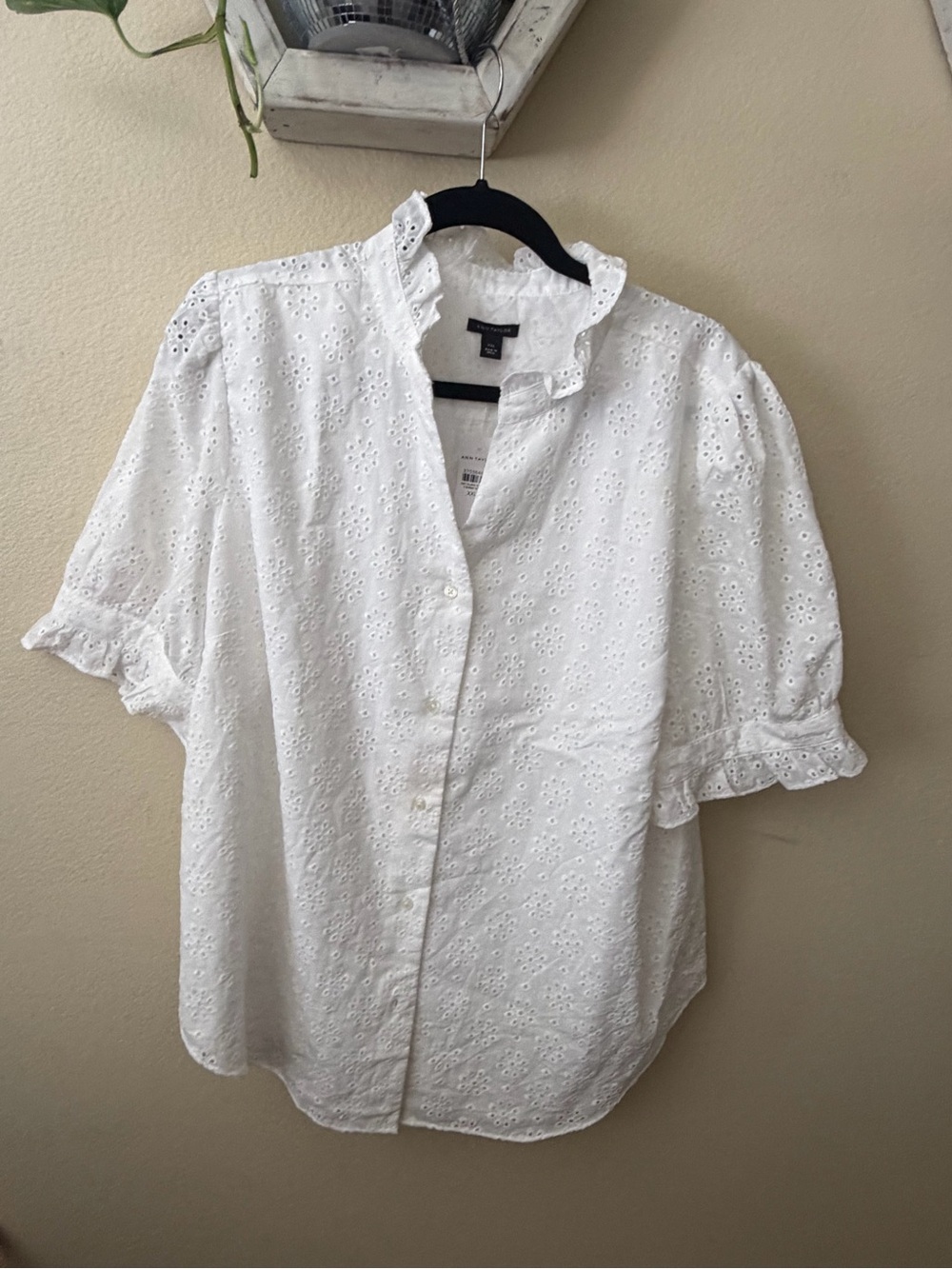 NWT Ann Taylor White Eyelet Ruffle Collar Button-Down Blouse